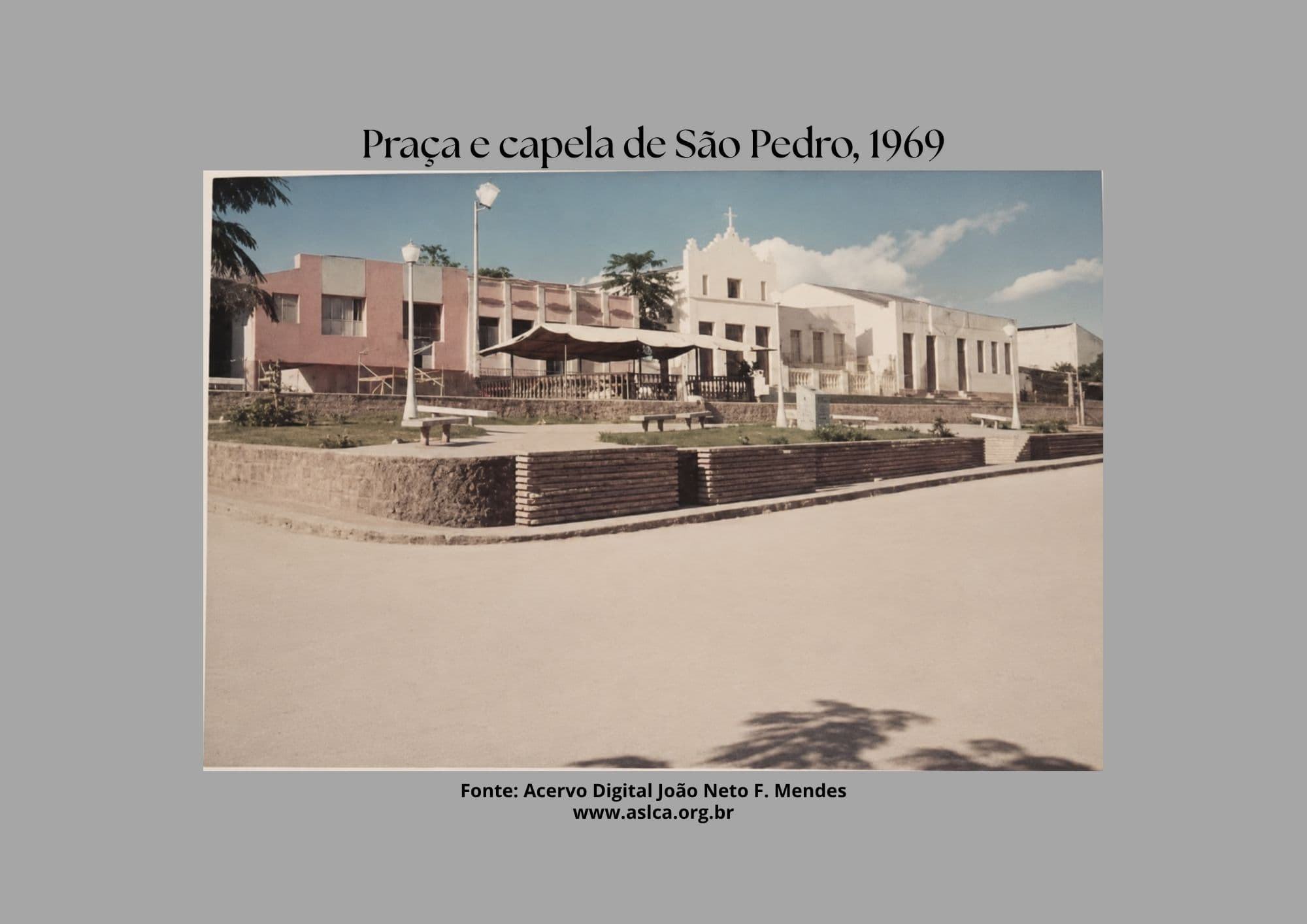 Praça e capela São Pedro em 1969