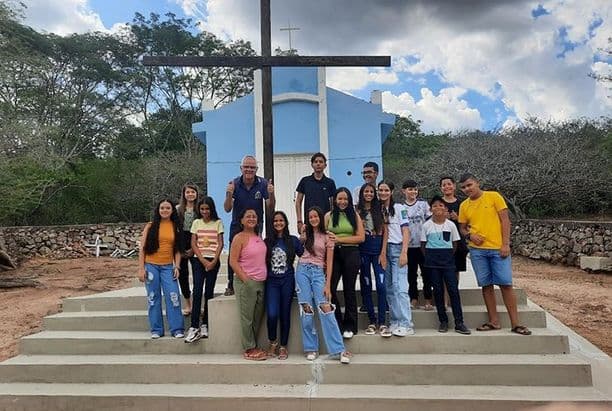 Alunos da Escola Municipal Durvalina Cardoso Pontes visitam a Igrejinha das Tocaias